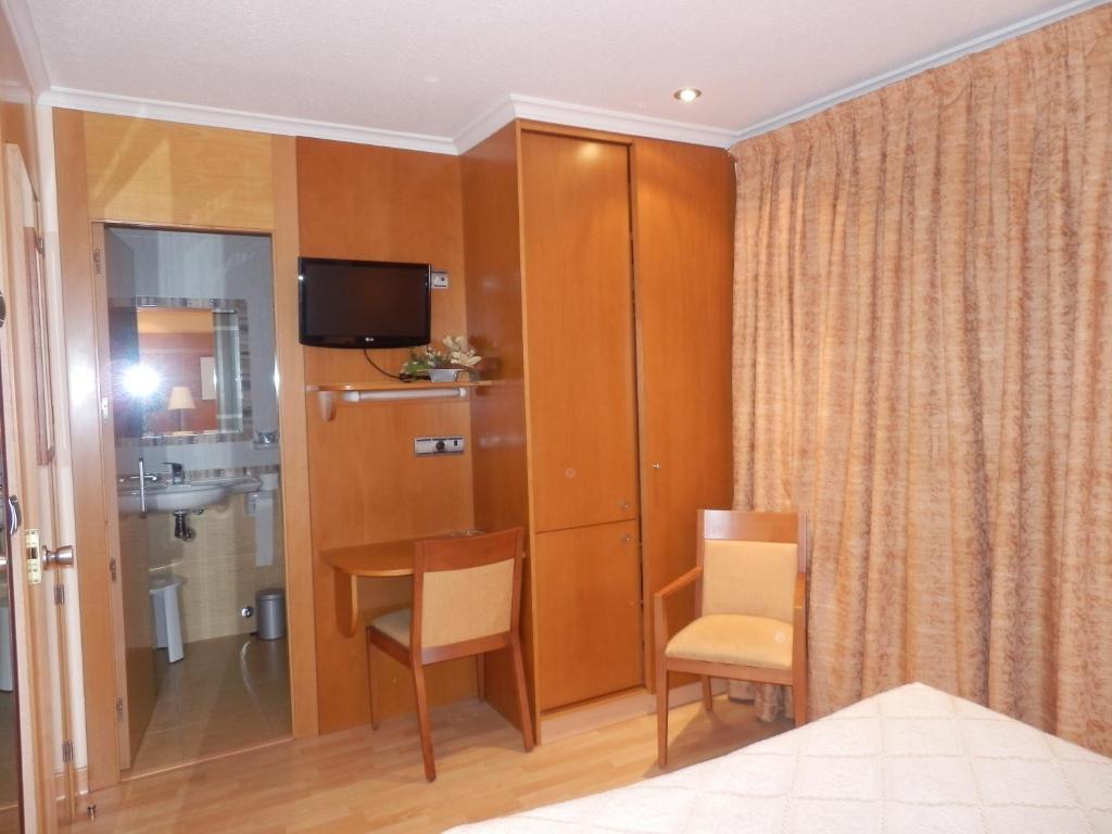 Hotel Restaurante Salvadora Villena Habitación foto